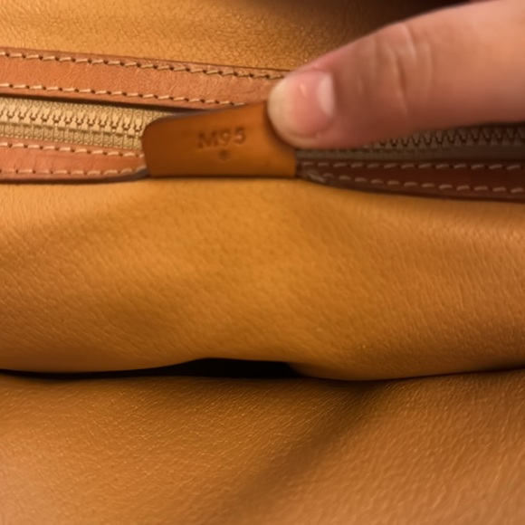 Celine Handbag - Picture 4 of 9